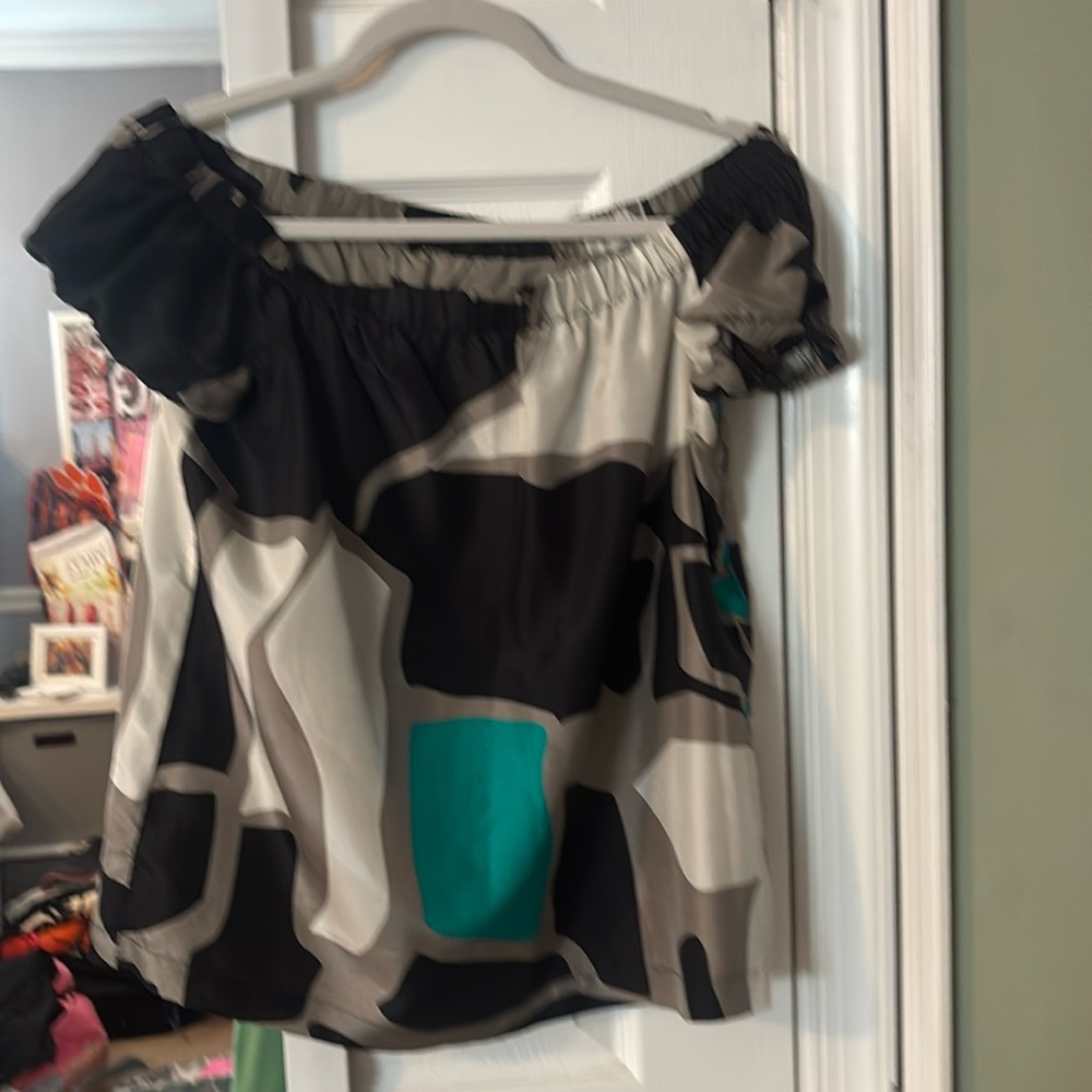 Theory off the shoulder Blouse size Petite